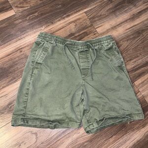 GAP Men’s Sage Green 7” EZ Shorts - Medium